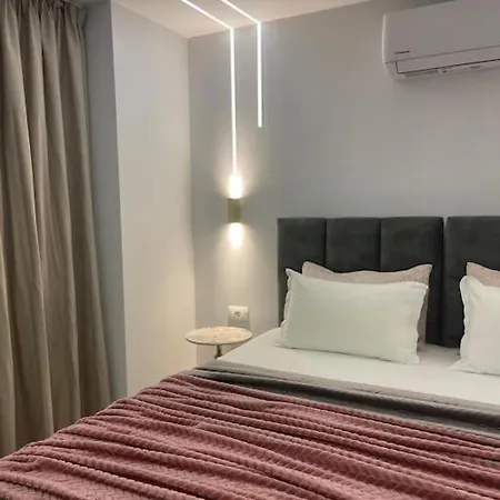 Apartment Lindi's 1 5 Tirana